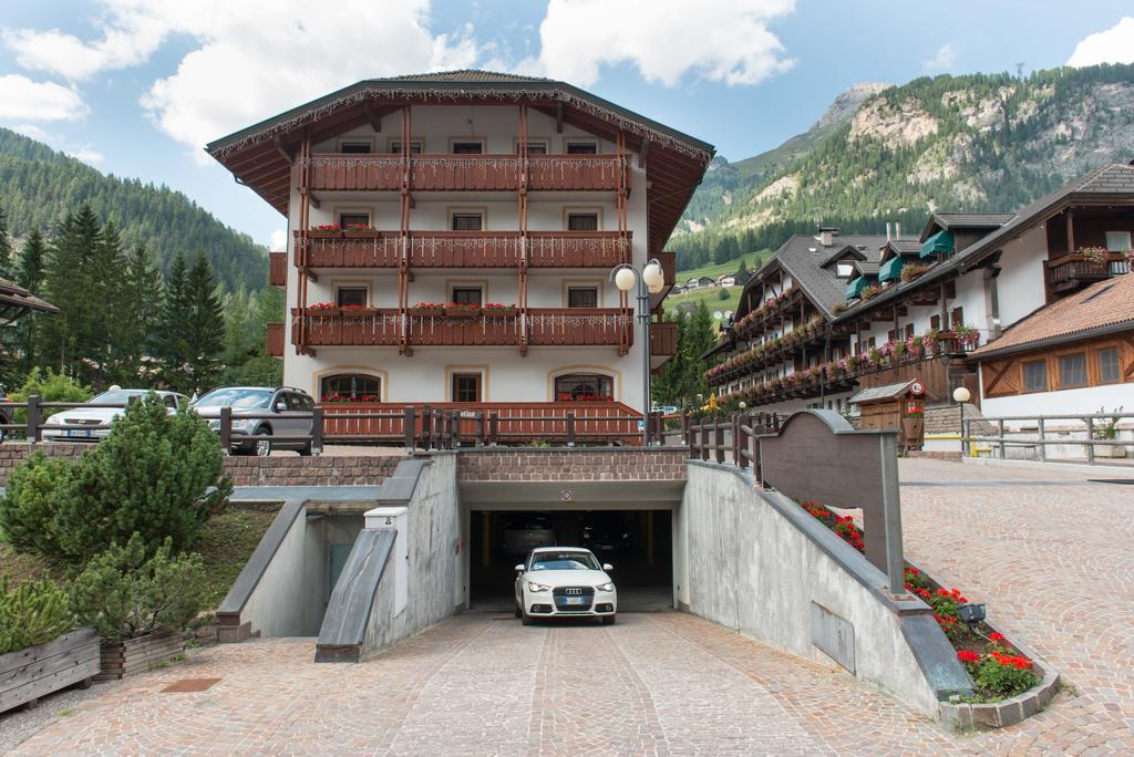 Garni Aritz Hotel Campitello di Fassa Buitenkant foto